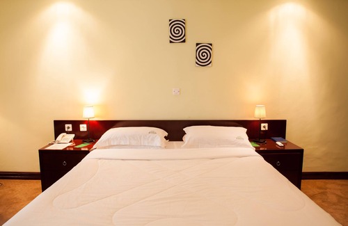 Gisenyi Hotel | Discover Gorillas Lake Kivu Hotel: Family-Friendly Retreat