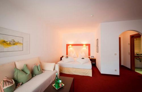 Velden am Worther See Hotel | Oceanfront Hotel Goritschnigg: Pet Friendly & Highly Rated
