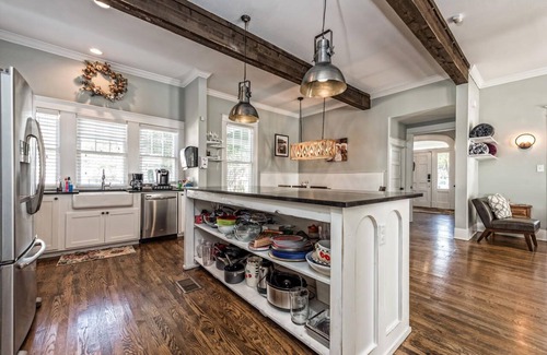 Waco House | Gorman House: Guest Rated 9.6, Steps from Baylor Stadium