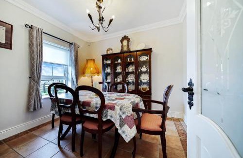 Letterkenny House | Gormley Residence: Exceptional Stay with Kitchen Amenities