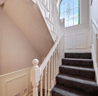 Letterkenny House | Gormley Residence: Exceptional Stay with Kitchen Amenities
