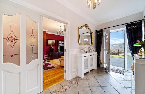 Letterkenny House | Gormley Residence: Exceptional Stay with Kitchen Amenities
