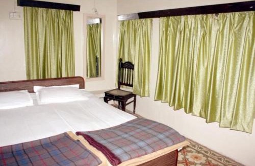 Mathura Hotel | Goroomgo Agra Hotel Mathura Near Yamuna River
