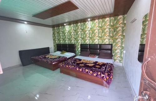 Ayodhya Hotel | Experience Goroomgo Ayodhya Dham Guest House with Top Ratings