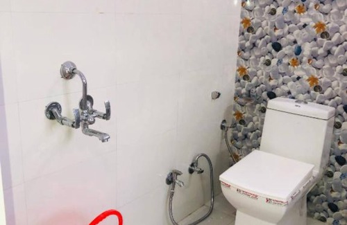 Mandore Hotel | Discover Goroomgo Devmahal Jodhpur with Family-Friendly Amenities