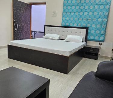 Varanasi Hotel | Goroomgo Gautam Garden Varanasi: Prime Location & Family-Friendly