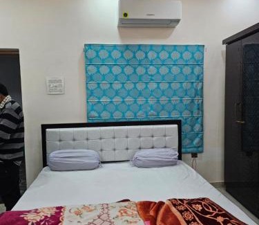 Varanasi Hotel | Goroomgo Gautam Garden Varanasi: Prime Location & Family-Friendly