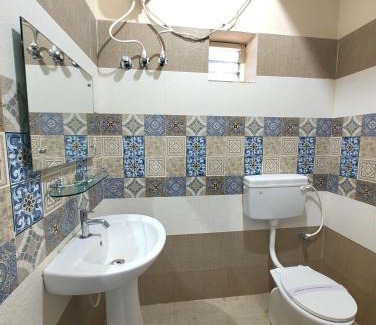 Mathura Hotel | Goroomgo Hotel Ganga Palace Mathura