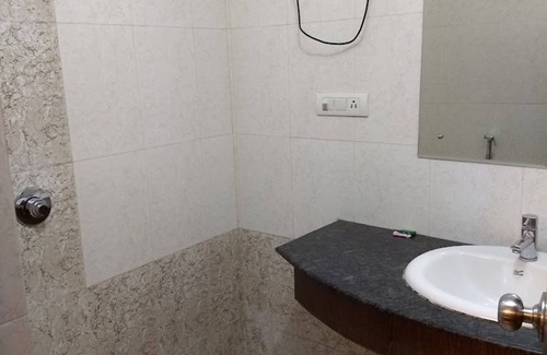 BHEL Township Hotel | Goroomgo Hotel Jasmine Haridwar