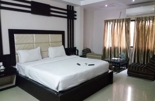 BHEL Township Hotel | Goroomgo Hotel Jasmine Haridwar