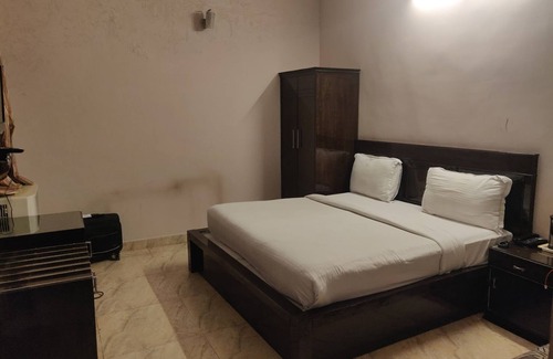 BHEL Township Hotel | Goroomgo Hotel Jasmine Haridwar