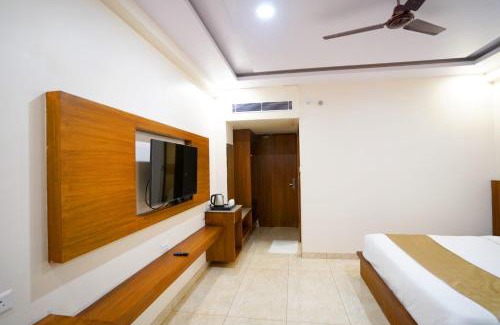 Mohangarh Hotel | Goroomgo Hotel Shanta Inn Lucknow- Couple Friendly - Excellent Customer Service