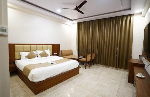 Mohangarh Hotel | Goroomgo Hotel Shanta Inn Lucknow- Couple Friendly - Excellent Customer Service