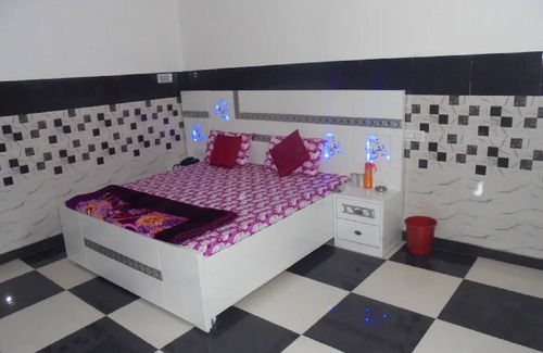 Meerut Hotel | Budget-Friendly Goroomgo Labh Mahal Meerut with Breakfast