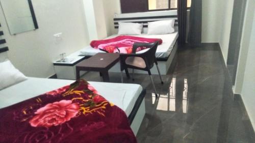 Shivalik Nagar Hotel | Goroomgo Shiva Palace Haridwar: Family-Friendly Getaway