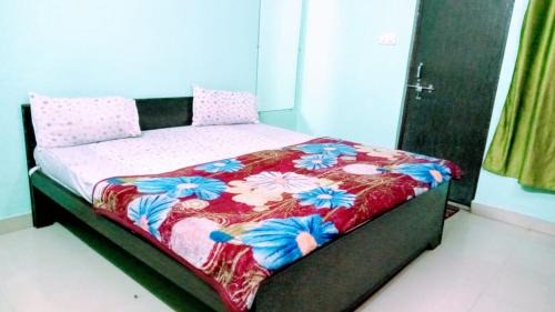 Varanasi Hotel | Top-Rated GRG Shivay Guest House with Family-Friendly Amenities