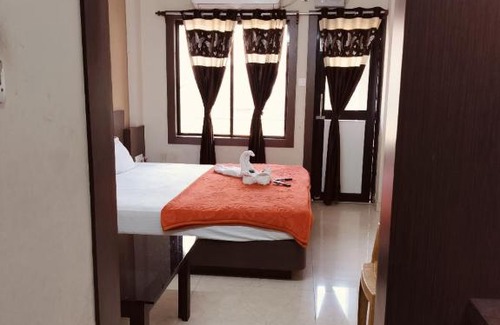Puri Hotel | Relax at Goroomgo UK Palace Puri Near Sea Beach