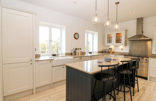 Beaumaris Cottage | GORPHWYSFA: Pet Friendly Cottage with Ocean Views in Llanddona