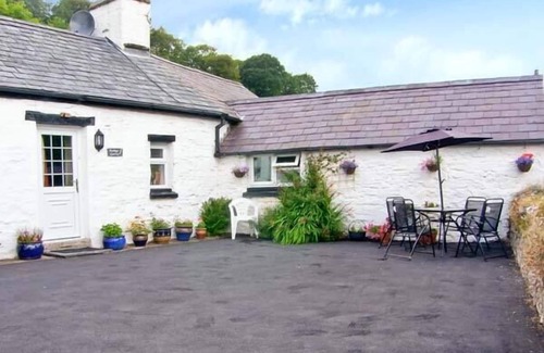 Llandysul Cottage | Pet-Friendly GORRIG BWTHYN: Character Cottage in Llandysul