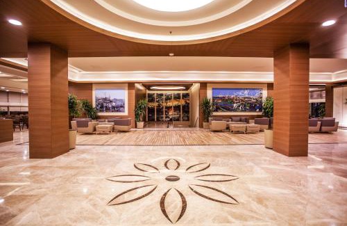 Bahcelievler Hotel | Elegant Gorrion Hotel Istanbul with Oceanfront Pool & Spa