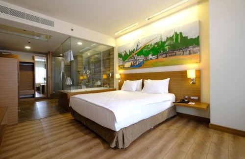 Bahcelievler Hotel | Elegant Gorrion Hotel Istanbul with Oceanfront Pool & Spa