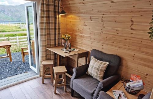 Drumchork House | Serene Gorse Glamping Hideaway - Family-Friendly Retreat