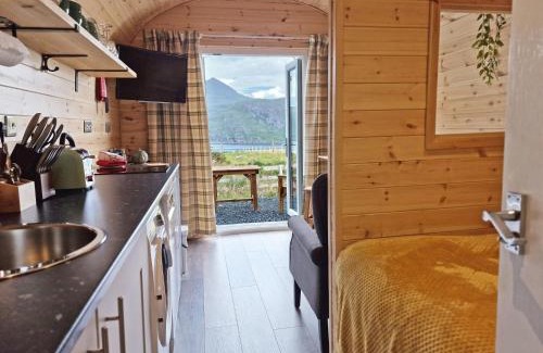 Drumchork House | Serene Gorse Glamping Hideaway - Family-Friendly Retreat