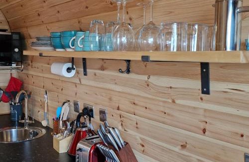 Drumchork House | Serene Gorse Glamping Hideaway - Family-Friendly Retreat