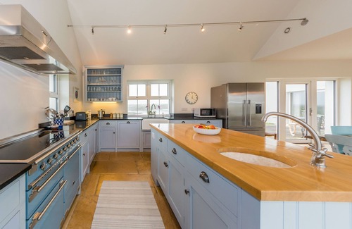 Ardnatrush House | Discover Gortadrohid: Family-Friendly Stay near Baltimore