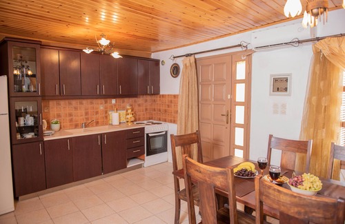 Gortyna House | Relax at Gortis House in Agii Deka with Spa & Pet-Friendly