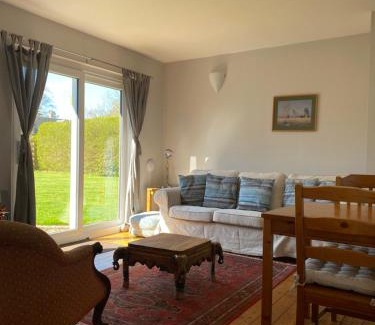 Lasswade House | Pet-Friendly Gorton House and Cottages with Top Amenities