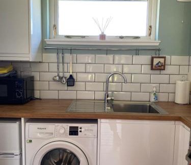 Lasswade House | Pet-Friendly Gorton House and Cottages with Top Amenities