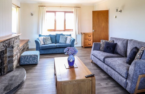 Newport Cottage | GORWELFA, family friendly, with a garden in Newport, Pembrokeshire