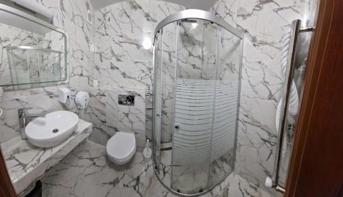 Pylypets Hotel | Discover Comfort at Goryanyn with Pool & Family-Friendly Amenities