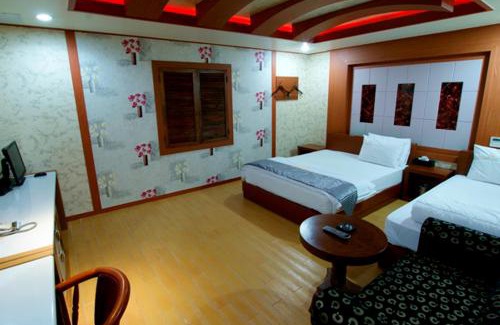 Andong Hotel | Family-Friendly Goryeo Hotel with Hot Tub & Great Reviews