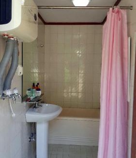 Hail-myeon House | Experience Goseong Choi Pilgan's Old House with Family-Friendly Amenities