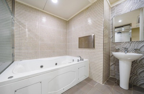 Pokkol Hotel | Eco-Friendly Goseong Zaza: Family Haven with Breakfast