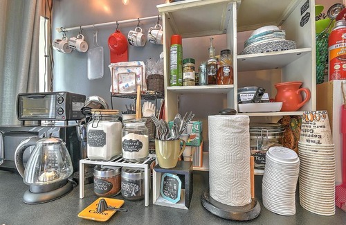 Johnson City Apartment | Goshen Guesthouse: Pet-Friendly Retreat with Breakfast Included