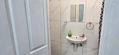 Goodwood House | Family-Friendly Goshen Lodge Fitzroy with Kitchen Amenities