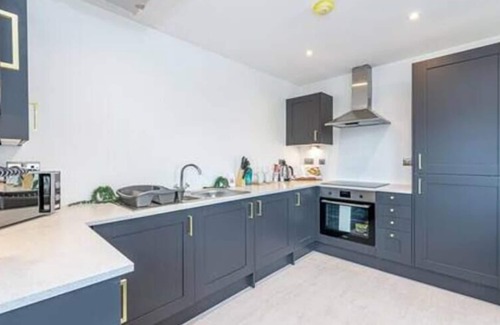 Heswall Apartment | Gospel Heights: Family-Friendly Two-Bed Retreat with Breakfast