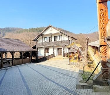 Rozavlea House | Gospodaria Klaus: Guest Rated 10/10 with Pool & Hot Tub