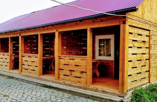 Bol'shoye Goloustnoye House | Discover Gostevoi Dvor Anna: Pet-Friendly Stay with Breakfast