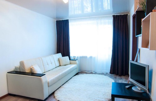 Magnitogorsk Apartment | Cozy Gosti Magnitki Apartment with Breakfast Included