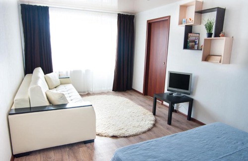 Magnitogorsk Apartment | Cozy Gosti Magnitki Apartment with Breakfast Included