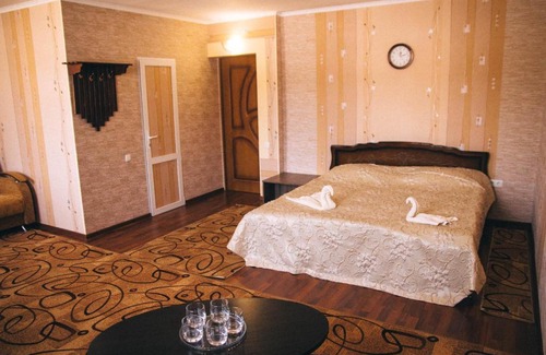 Volokonovka House | Welcoming Guest House in Volokonovka with Oceanfront Views
