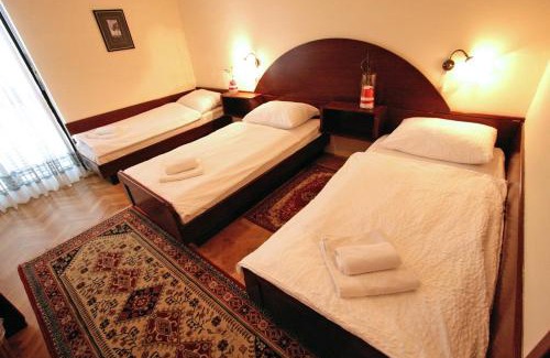 Kostanjevica na Krki House | Discover Gostilna Žolnir: Pet-Friendly Oceanfront Retreat