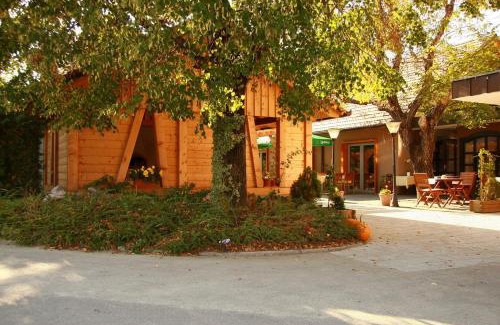 Kostanjevica na Krki House | Discover Gostilna Žolnir: Pet-Friendly Oceanfront Retreat