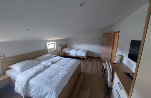 Komen House | Family-Friendly Stay at Gostilna in Pizzeria Pri Brajdi