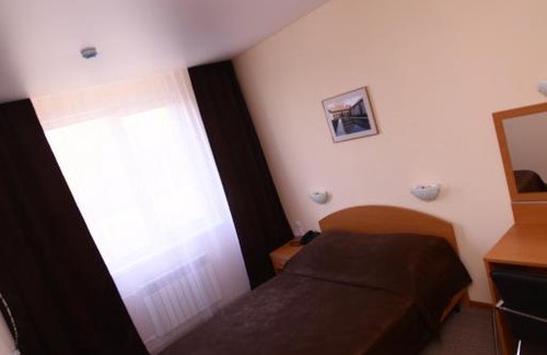 Yargomzhskoe Hotel | Discover Sky Park: Family-Friendly Stays with Hot Tub