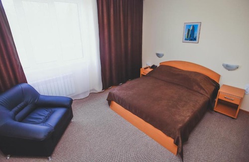 Yargomzhskoe Hotel | Discover Sky Park: Family-Friendly Stays with Hot Tub